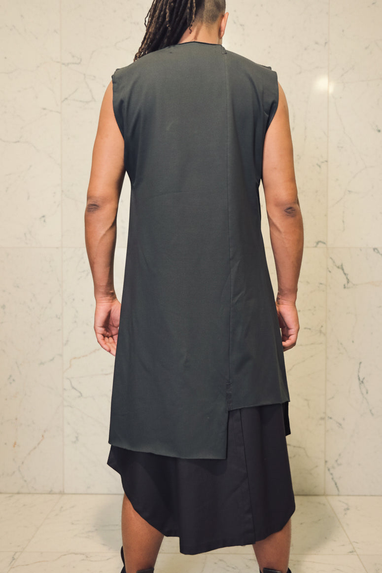 CAMISETA ASIMETRICA SIN MANGA - REI 霊 // GRIS