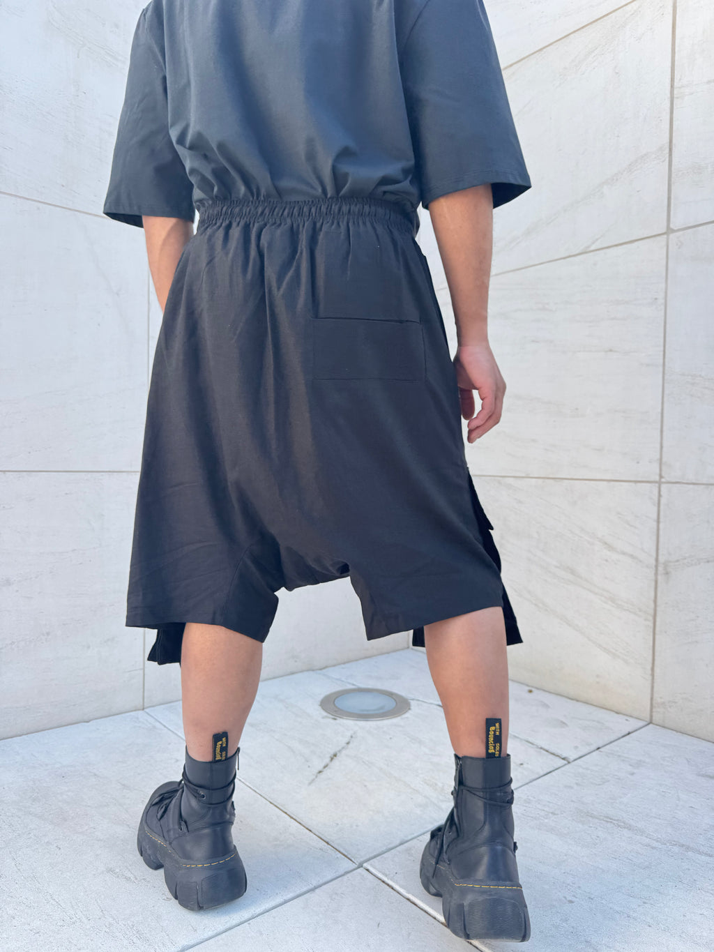 GLITCH                                                                                                                                                                                Pantalone corto unisex in lino - SOLO 3 RIMASTI!