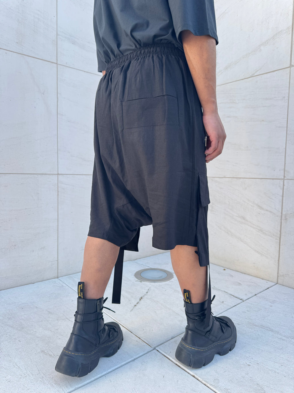 GLITCH                                                                                                                                                                                Pantalone corto unisex in lino - SOLO 3 RIMASTI!
