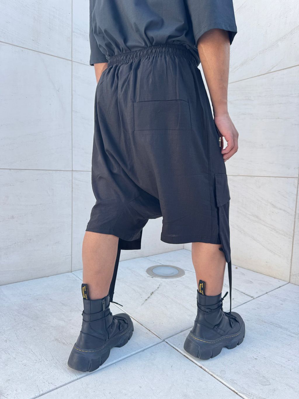 GLITCH                                                                                                                                                                                Pantalone corto unisex in lino - SOLO 3 RIMASTI!