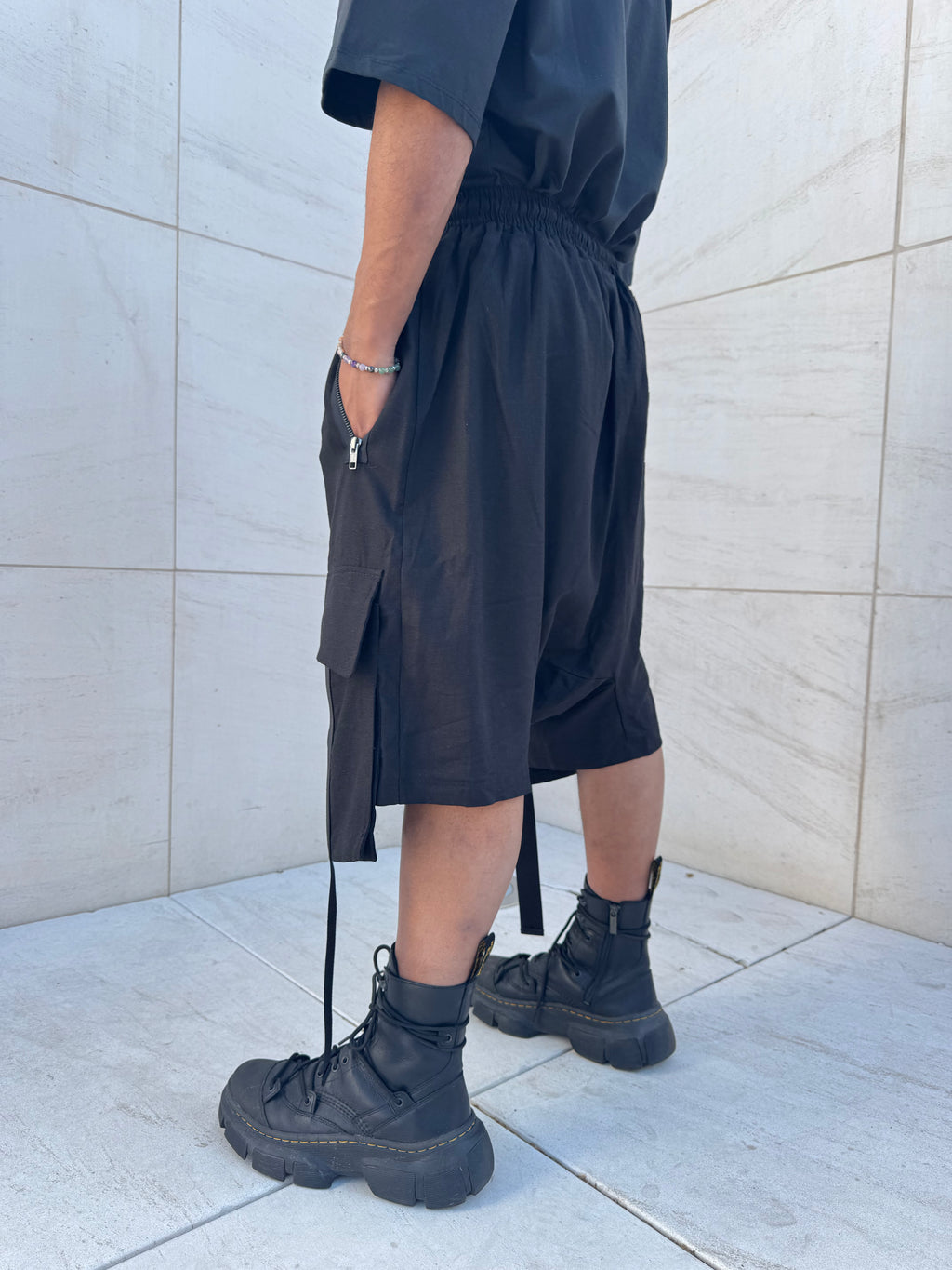 GLITCH                                                                                                                                                                                Pantalone corto unisex in lino - SOLO 3 RIMASTI!