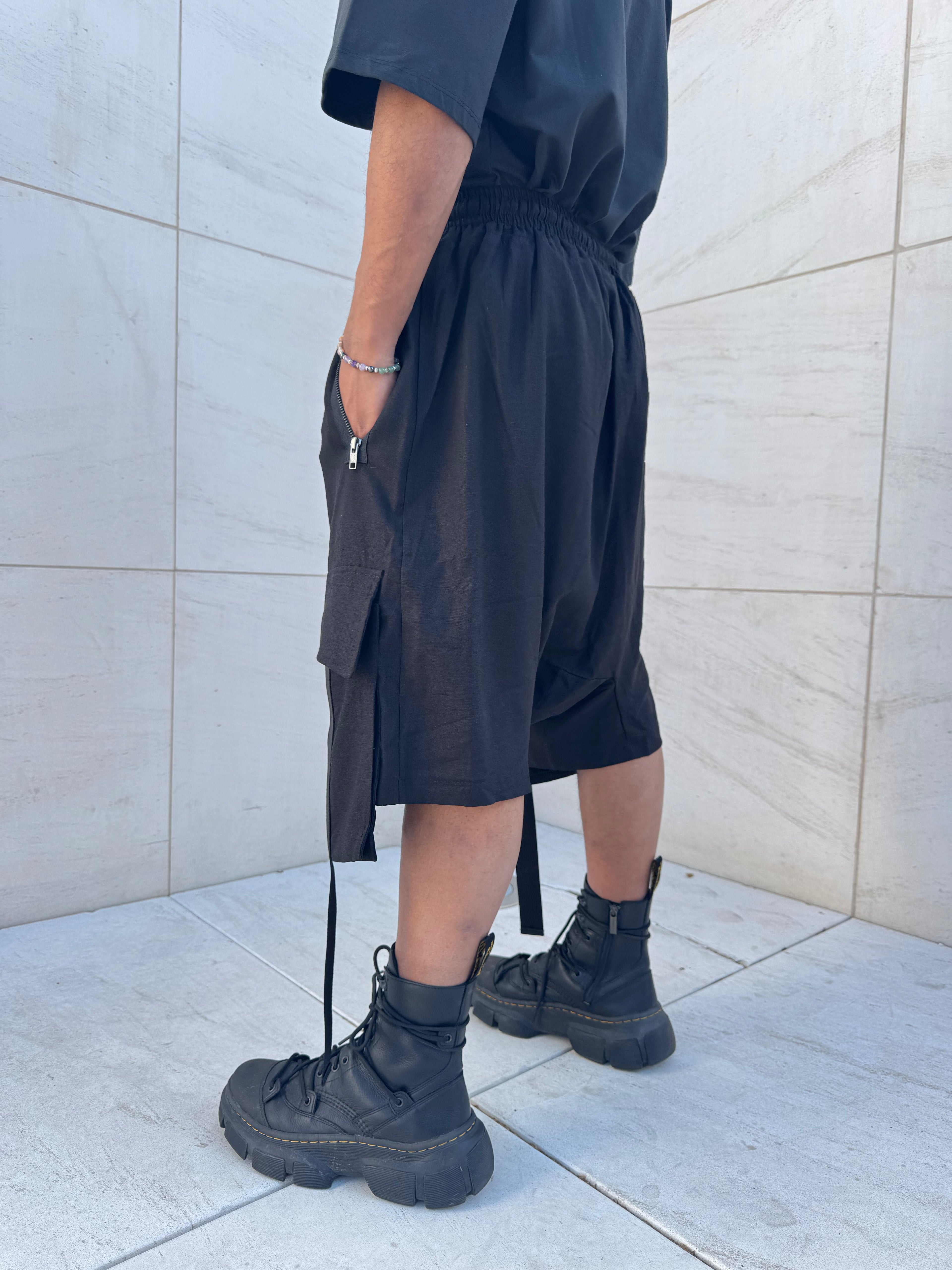 GLITCH                                                                                                                                                                                Pantalone corto unisex in lino - SOLO 3 RIMASTI!