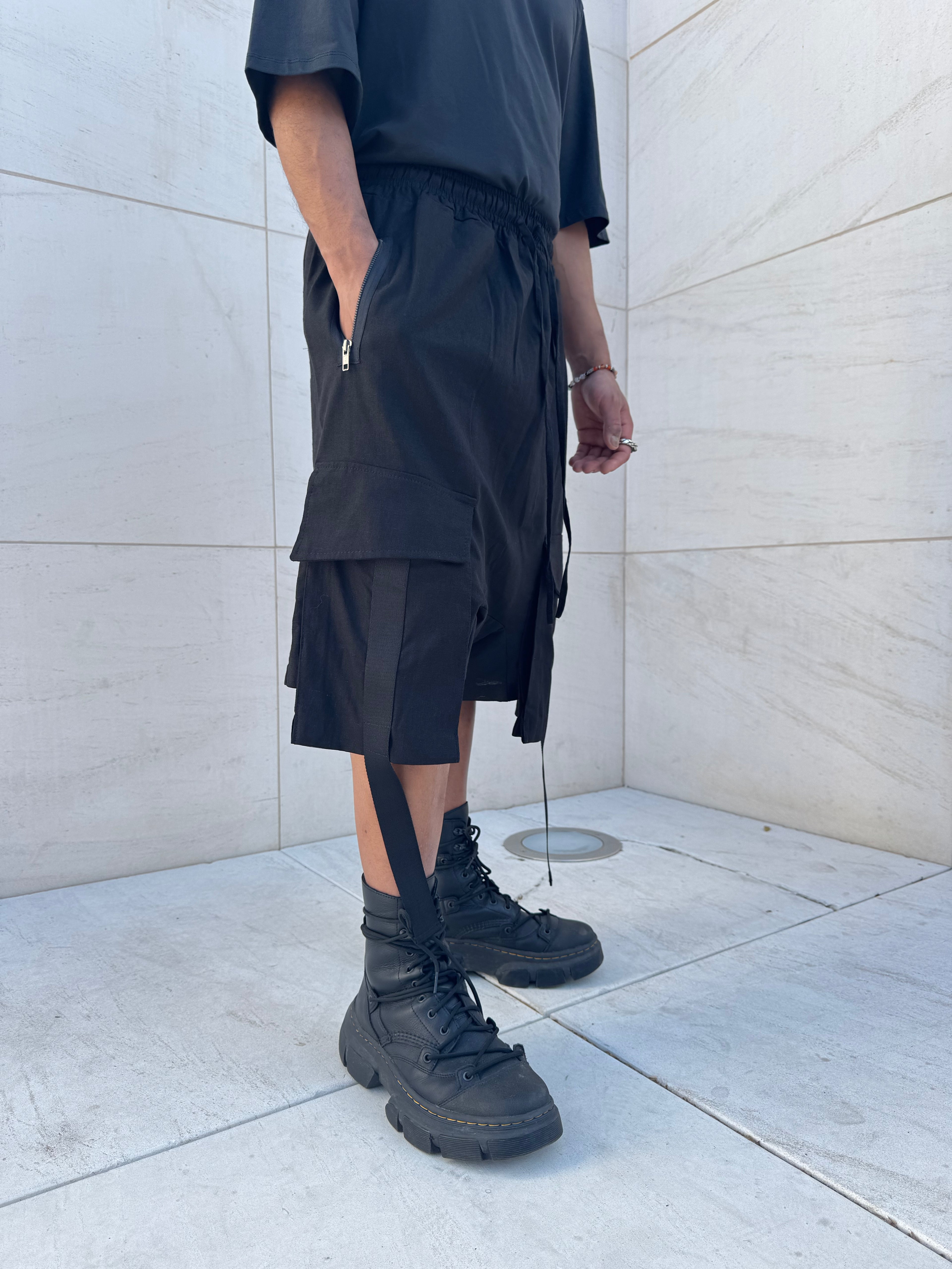 GLITCH                                                                                                                                                                                Pantalone corto unisex in lino - SOLO 3 RIMASTI!